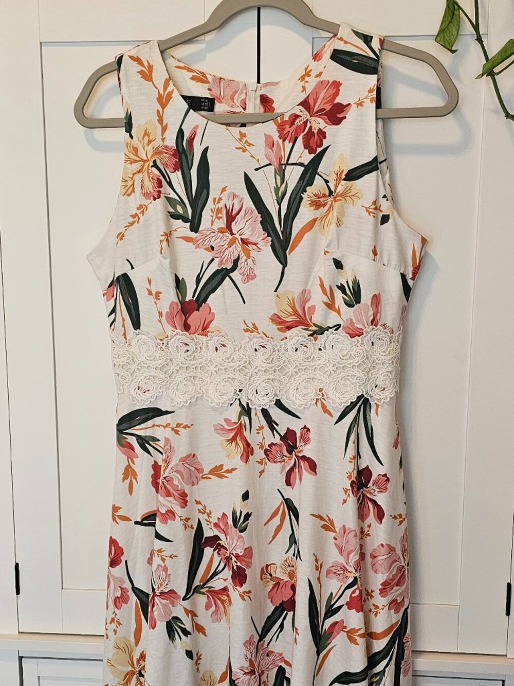 Women’s Cocktail A‑Line Embroidery Dress – White + Floral – Size 8